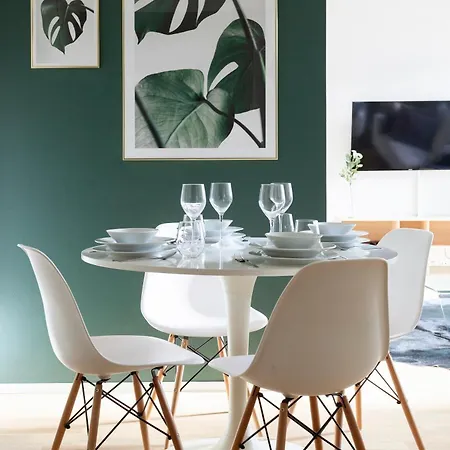 2ndhomes Stylish With Balcony Apartament *